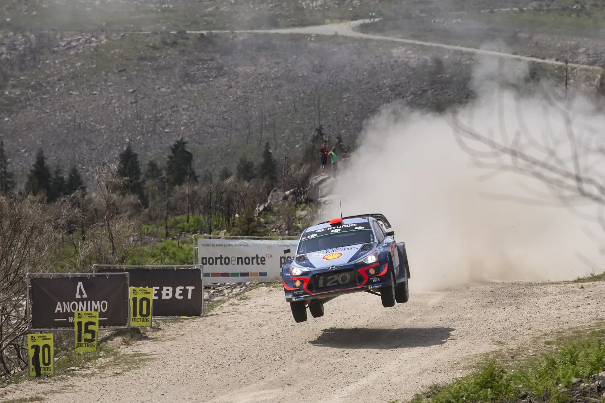 Hyundai i20 WRC airborne on gravel
